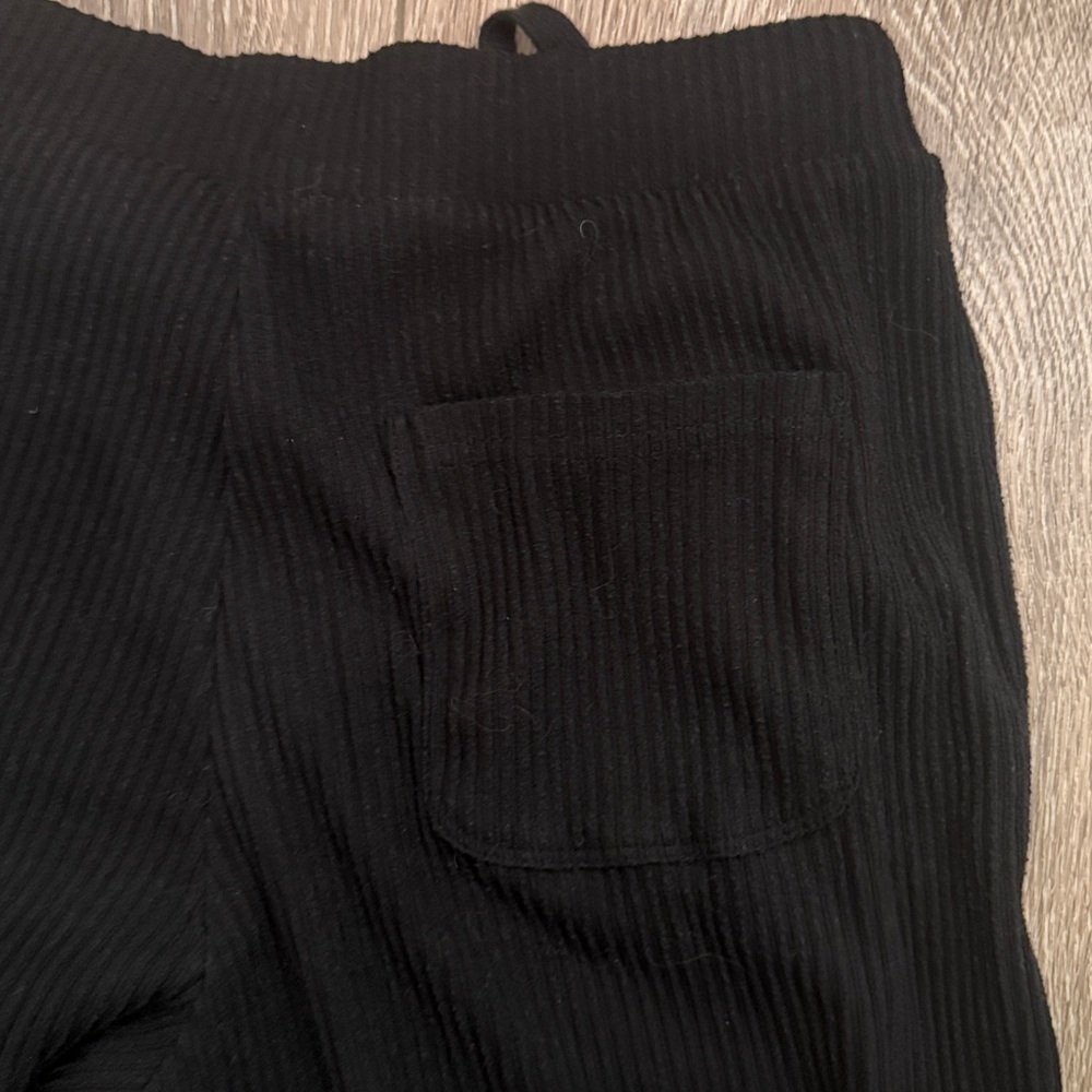 Alo Ribbed Joggers - Picture 4 of 5